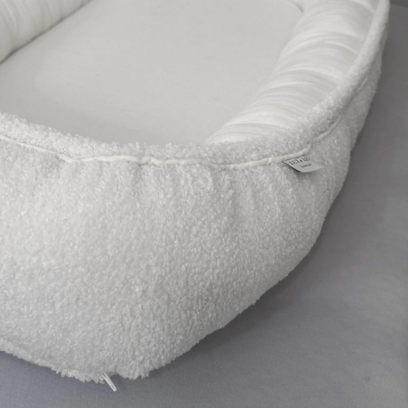LUI e LEI Babynest LOVE YOU aus Bio-Baumwolle &amp; Boucle weiß