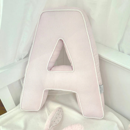 Dekokissen Buchstabe A für Kinderzimmer; Deko-Kissen Buchstaben hellrosa; Kinderzimmer Dekokissen rosa; Kinder Buchstabenkissen; harmony ambiente