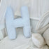 Dekokissen Buchstabe H für Kinderzimmer; Deko-Kissen Buchstaben hellblau; Kinderzimmer Dekokissen blau; Kinder Buchstabenkissen; harmony ambiente