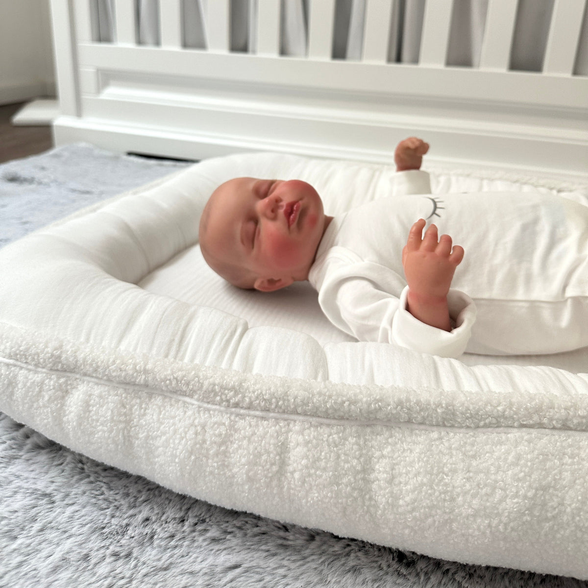 LUI e LEI Babynest LOVE YOU aus Bio-Baumwolle &amp; Boucle weiß