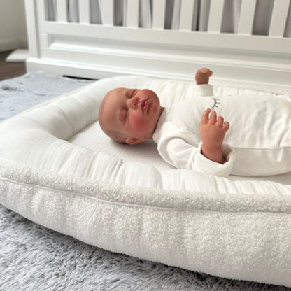 LUI e LEI Babynest LOVE YOU aus Bio-Baumwolle &amp; Boucle weiß