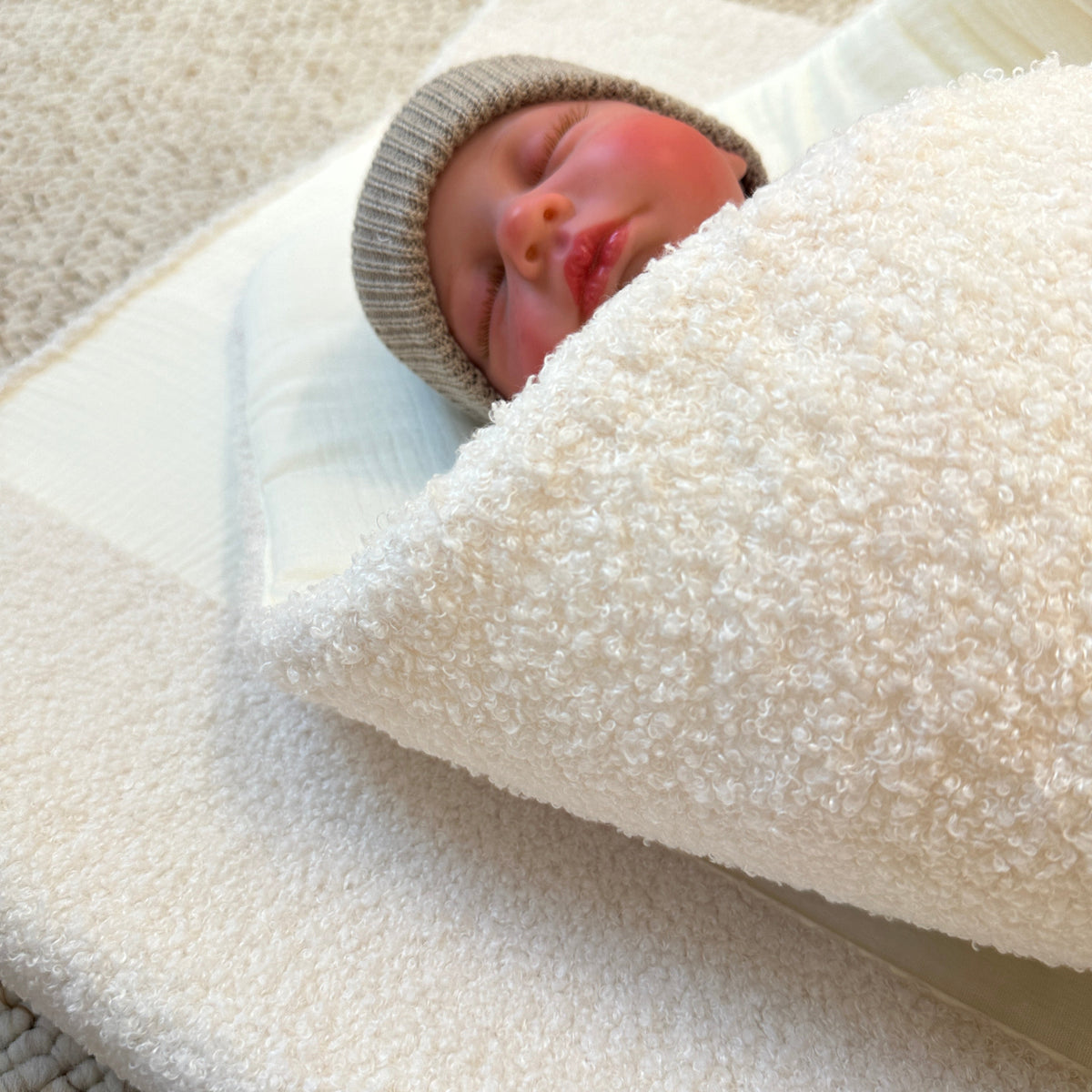 LUI e LEI Wickelauflage LOVE YOU aus Bio-Baumwolle &amp; Boucle vanille