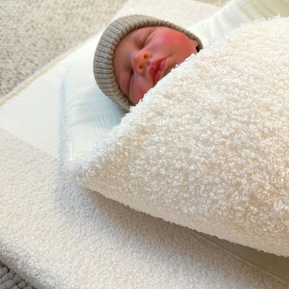 LUI e LEI Wickelauflage LOVE YOU aus Bio-Baumwolle &amp; Boucle vanille