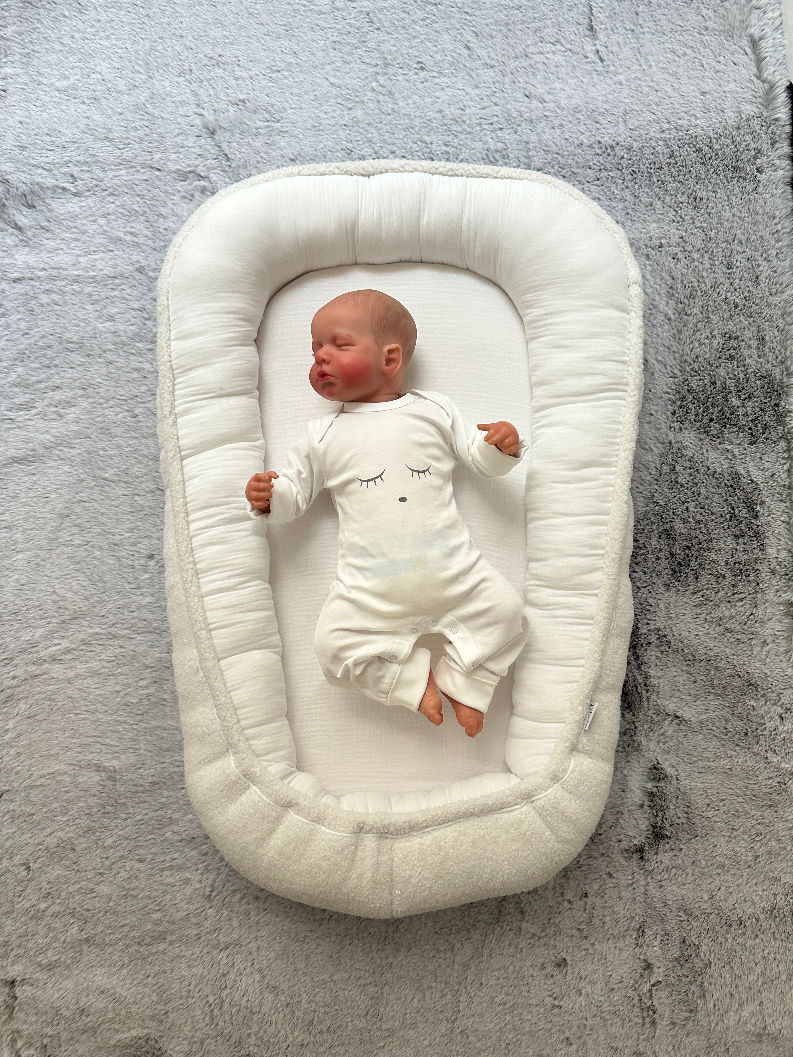 Die perfekte Passform des Babynestes: Nicht zu klein, niemals einengend.