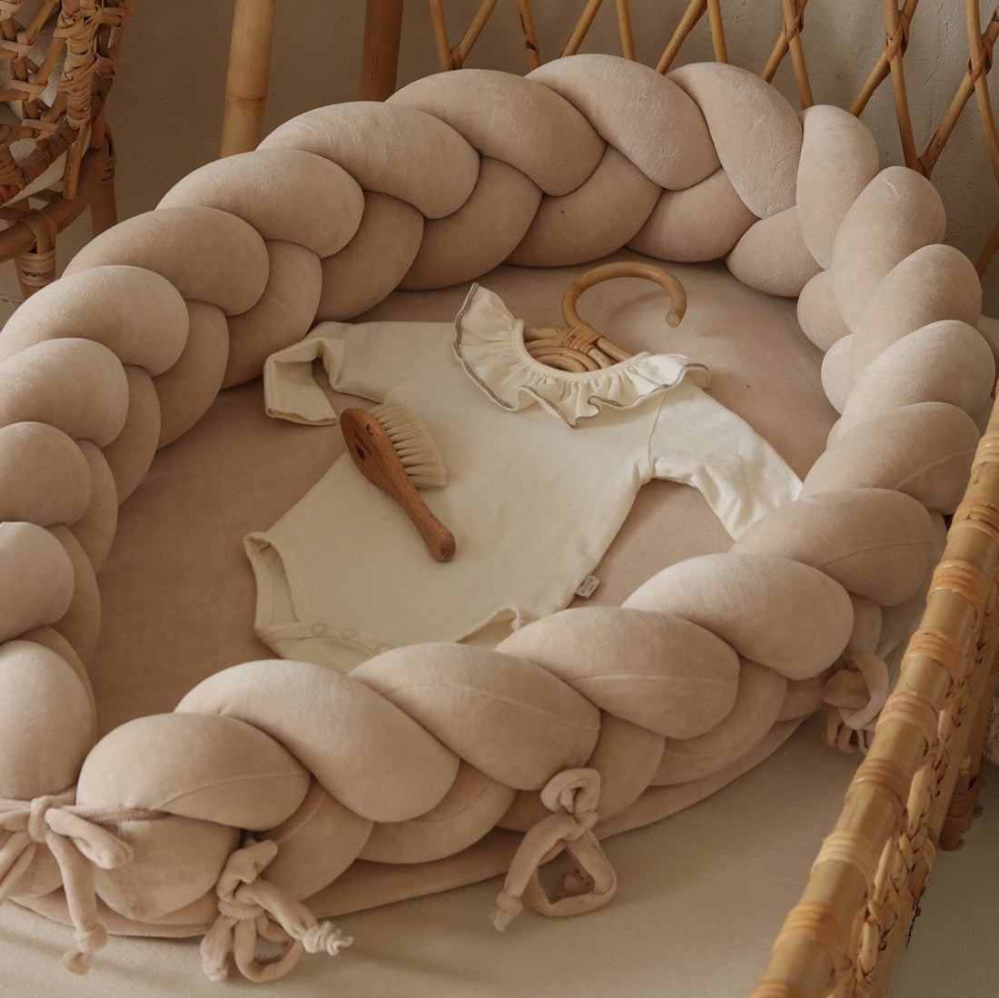 2 in 1 Babynest &amp; Bettschlange Samt beige