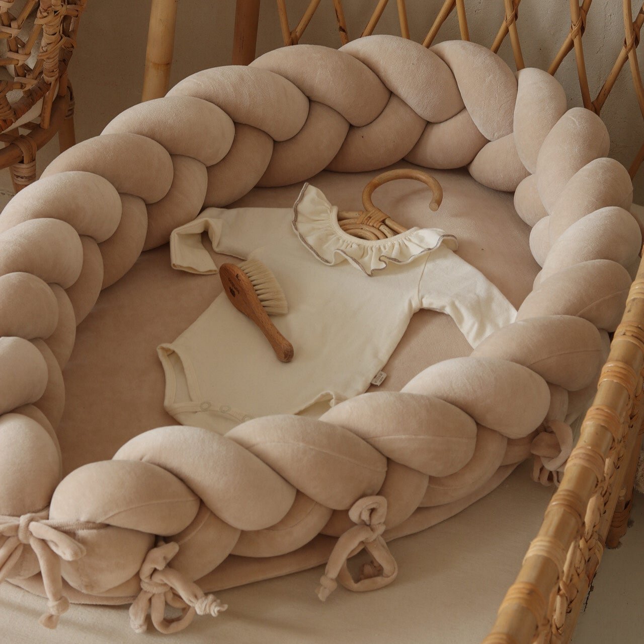 2 in 1 Babynest &amp; Bettschlange Samt beige
