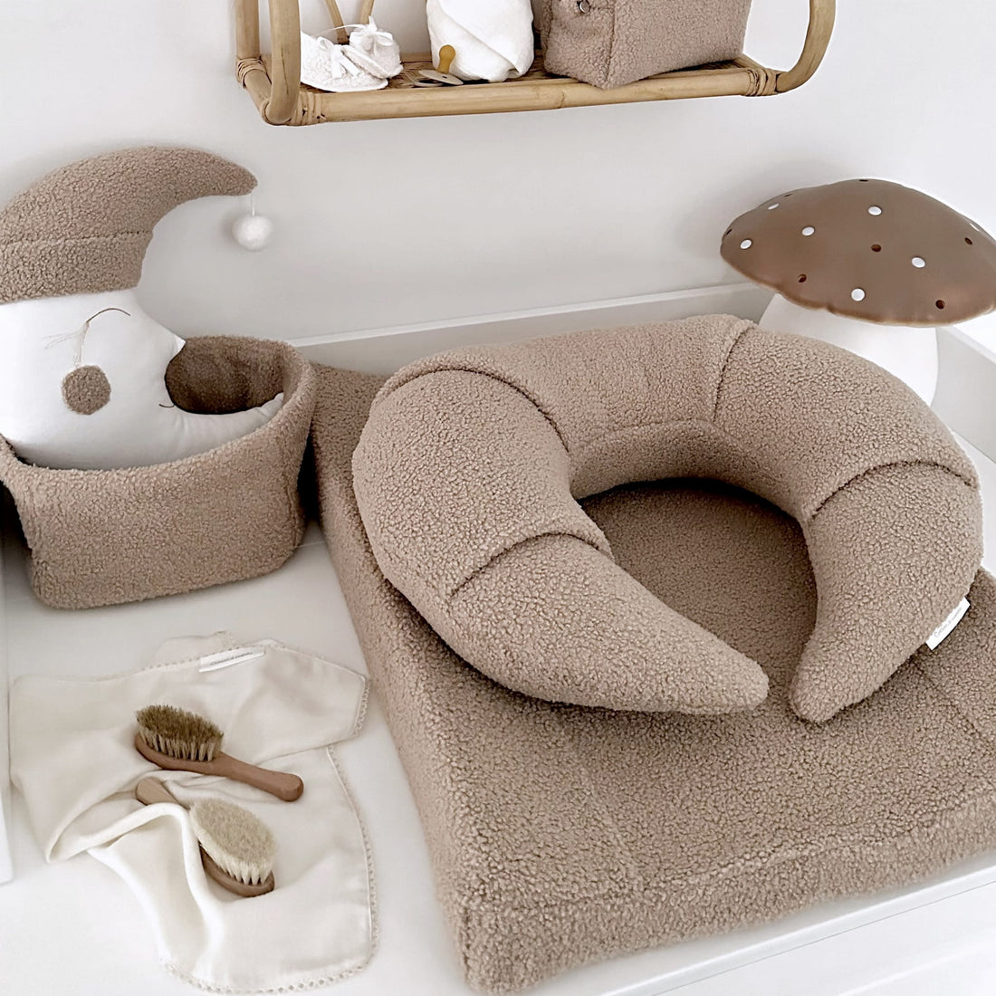 Cotton &amp; Sweets Wickelauflage, Stillkissen &amp; Stoffkorb Boho Boucle chocolate