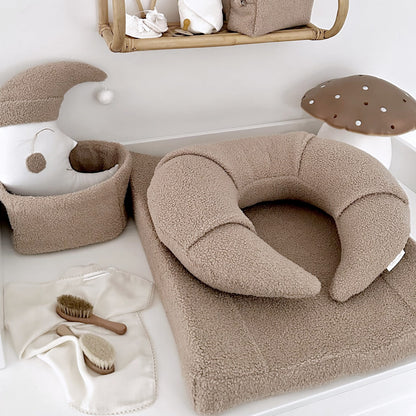 Cotton &amp; Sweets Wickelauflage, Stillkissen &amp; Stoffkorb Boho Boucle chocolate