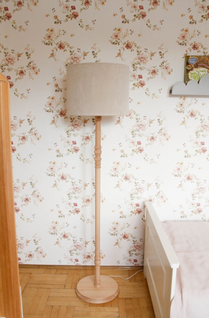 Stehlampe Velvet Samt beige fürs Kinderzimmer mit Holzfuß natur - Kinderzimmer Beleuchtung bei harmony ambiente online kaufen
